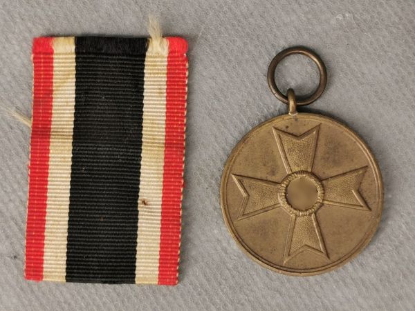 Kriegsverdienstkreuz Medaille mit Band