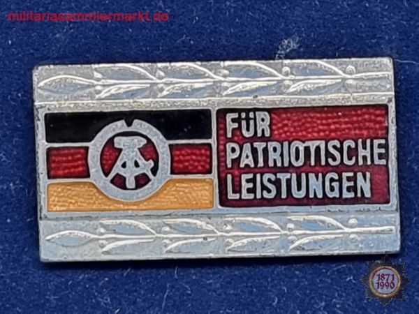 DDR Abzeichen "Für Patriotische Leistungen", Silberne Ehrennadel der Nationalen Front.
