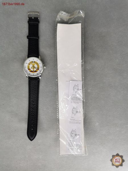 Armbanduhr DDR Emblem, Lederarmband