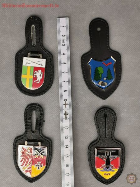 4 BW-Anhänger: Verbandsabzeichen, Truppengattung, Divisionsabzeichen