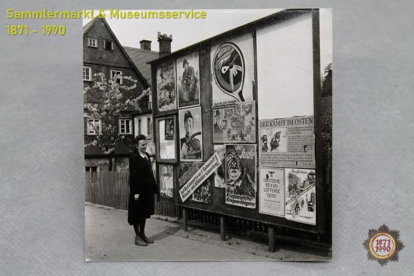 Foto Propagandaaushänge, Großschönau, Oberlausitz, 2. Weltkrieg, Wehrmachtmotive