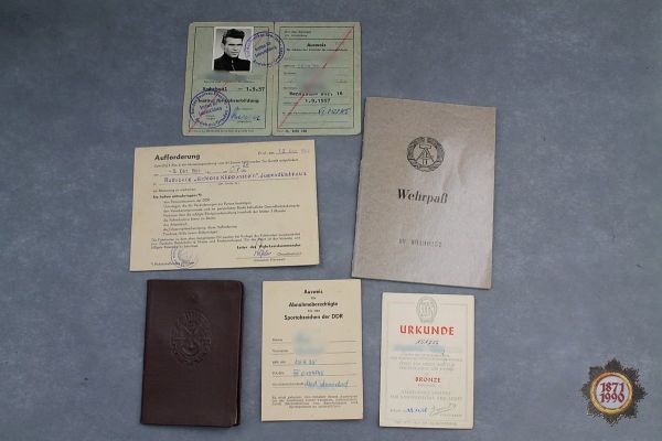 frühes DDR Dokumentenkonvolt, Wehrpaß, GST-Ausweis u.a. 1950er/1960er Jahre