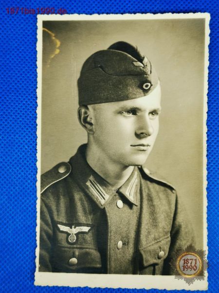 Studioportrait eines Wehrmachtssoldaten