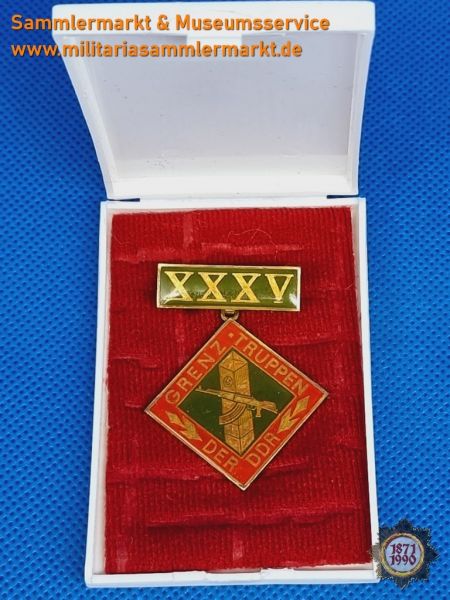 Abzeichen, XXXV, Grenztruppen der DDR, im Etui, 35 Jahre, Anhänger, Jubiläumsmedaille, Medaille