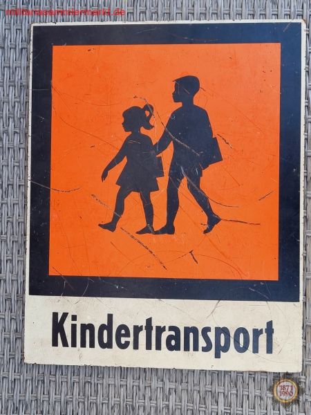 altes DDR Schild, Kindertransport, Verkehrshinweisschild für Kraftfahrzeuge