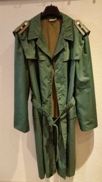 Regenmantel Volkspolizei Wettermantel grün Trenchcoat ungetragen Größe m56 