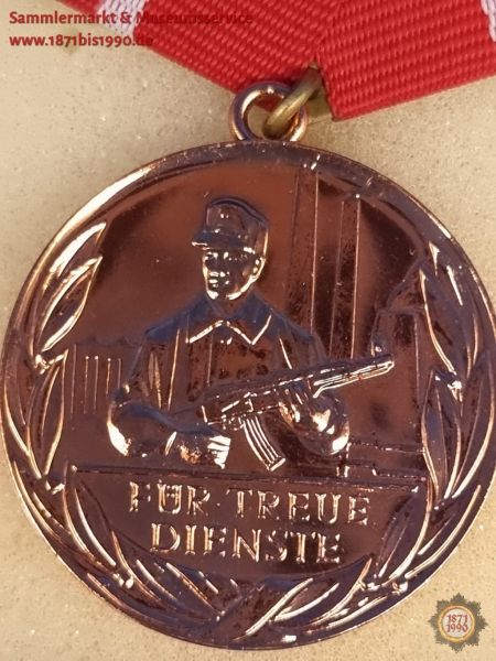 Medaille, Für treue Dienste, Kampfgruppen der Arbeiterklasse, DDR, bronze