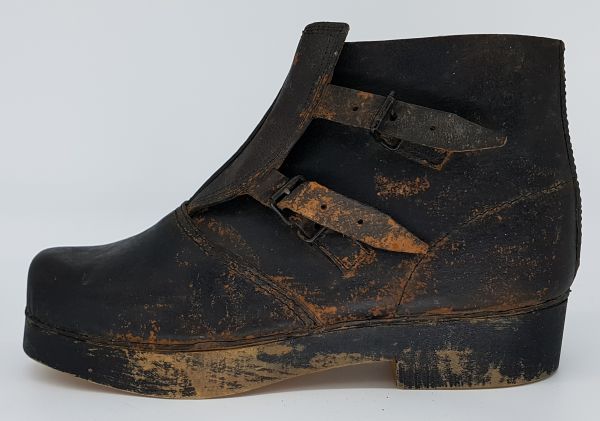 Schuhe mit Holzsohle, Ostzone, Nachkrieg