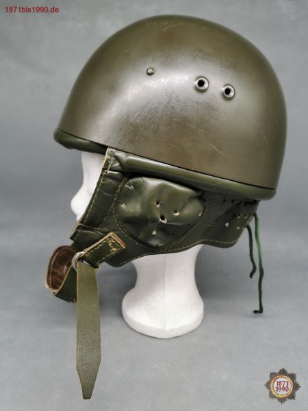 NVA Fallschirmjäger Stahlhelm mit Tarnnetz, letztes Modell Fallschirmjägerhelm